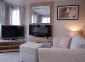 Seaview Caravan f17 at Neptune Park, Tywyn, Hotel in Tywyn