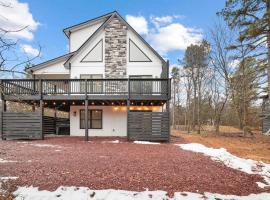 Moon Mtn Manor Sleeps 16 Karaoke Hot Tub, hotelli kohteessa Towamensing Trails