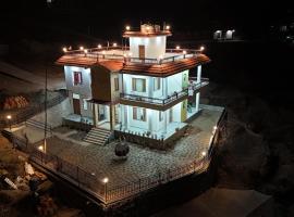 The Kafal Courtyard, Hotel in Almora