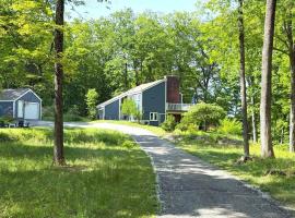 Cozy Lake House - Salisbury/Lakeville, hotell sihtkohas Salisbury