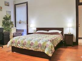 Your Sweet Studio Away From Home @ Charles Village, хотел в Балтимор