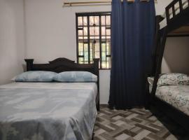 Cerca terminal y Centro Histórico con Aire WiFi y Parqueadero ideal para grupos, hotel a Honda