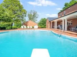 Pool Tennis Court & Billiards - Oak Hill House