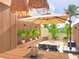 Ocean Pearl Elegant studio steps from the beach