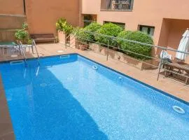 2 bed. GF apartment in center of Begur w shared pool parking H62