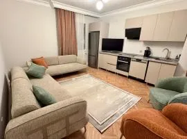New In Center 2 bedroom 7 stars