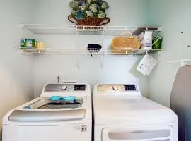 Charming home steps from the beach with enclosed yard and grill - dog-friendly