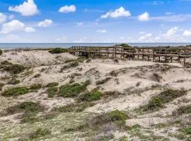 Beachfront condo with outdoor pool, patio & washer/dryer - dog-friendly