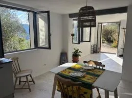 Charming apartment with stunning mountain views