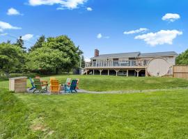 Blue Rocks Ocean Bliss for 10, מלון בלוננבורג