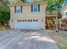 Charming apartment with beautiful marsh views and shared patio