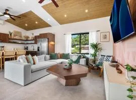 CU21 Stylish 5BR Home with Pool and Casita Close to Beach