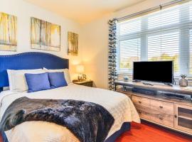 Studio Retreat with Pool, Trails and Lake Access, hotel en Kasey