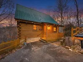 Eagle Sky View Peaceful Cozy with Hot Tub
