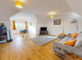 Stylish Georgian Apartment In An Ideal Location