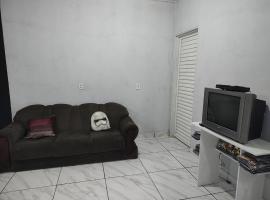 Casa confortavel com WIFI e garagem em Panorama SP, hotel en Panorama