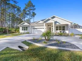 Enchanting house with heated pool, full kitchen, central AC, & washer/dryer