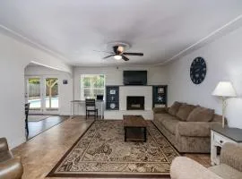 Big saltwater pool 3 bed 2 bath