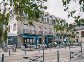 Hôtel Les Grands Voyageurs, хотел в Конкарно