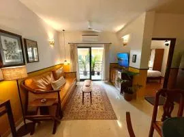 Candolim 1BHK with Private Jacuzzi and Balcony - 5 Minutes from Beach