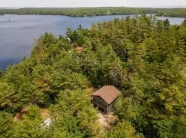 Lakeside Getaway Fox Point Cabin