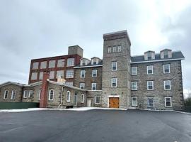 Tri Century Mill Suites – hotel w mieście Carleton Place