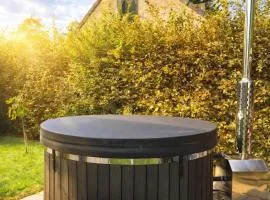 Cozy No 3 Wellness Villa Hottub, Houtkachel en Airco