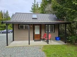 Cozy Rainforest Cottage for 2 - Pet Friendly