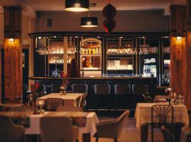 Stara Owczarnia NOWA NIEDRZWICA, hotel sa Skorka