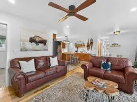 Above Par - Quiet & Private Retreat | Parking + Lake Views