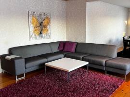 Spacious detached house for overnight stays and relaxation, Hotel in Kainasto