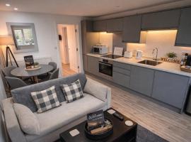 Bridge House Apartment - Free Parking & Wi-Fi, hotel i Shottery