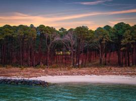 Cape Charles - Beach Access & Hot Tub, Hotel in Cape Charles