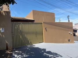 Linda casa e funcional prox Br 060 Go e ao Centro, hotel a Jataí