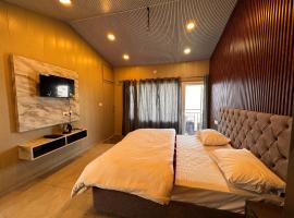 Dhanaulti The Grand Resort, ξενοδοχείο σε Dhanaulti