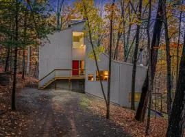 Black Forest - Wifi, Pet Friendly, Grill, Deck, Screen Porch, Family Friendly, Fireplace, Pool Access, Hiking