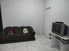 Casa Confortavel com WiFi e garagem em Panorama SP, hotel en Panorama