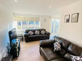 Modern 2 Bedroom 2 Bathroom City Apartment Free Parking