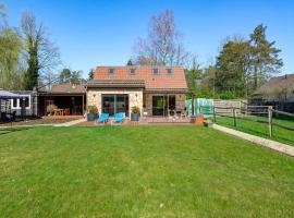 Beautiful Home In Arendonk With Sauna, hotel sa Arendonk