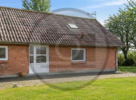 2 Bedroom Pet Friendly Home In &Oslash;ster Assels, hotel que acepta mascotas en &Oslash;ster Assels