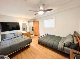 Quiet Motel Room on Ark River - 2 beds - 15 min to Salida