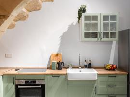 Vittoria - charming 500-year-old house nestled within the fortified walls of Birgu, hotel em Birgu