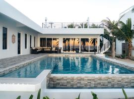 Casa Aura Maria Luxury Beachfront Villa w Pool, hotel a Basil Jones