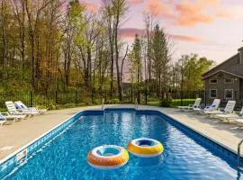 Sleeps 40 • Heated Pool • Hot Tub • Fire Pit • Game Room Brookside Mountain Retreat by AvantStay