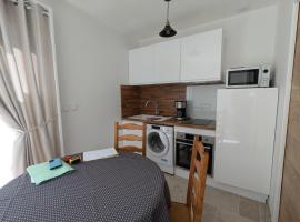 lavande, Hotel in Baignes-Sainte-Radegonde