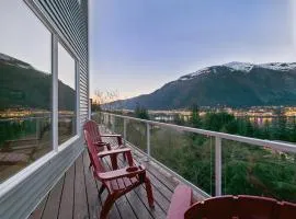 Juneau Escape Ocean Views, Deck & Soaking Tub
