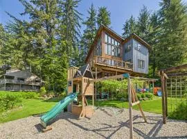 Coastal Escape w Sauna, Soaking Tub & Bay Views
