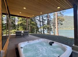 The Alpenglow Waterfront Escape Private Hot Tub, Hotel in Juneau
