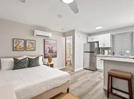 Steps to Downtown- Cozy studio - Quiet neighborhood