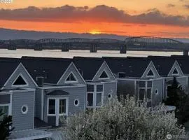 River Views 3bd 2ba Luxury Condo along Columbia Waterfront Renaissance Trail